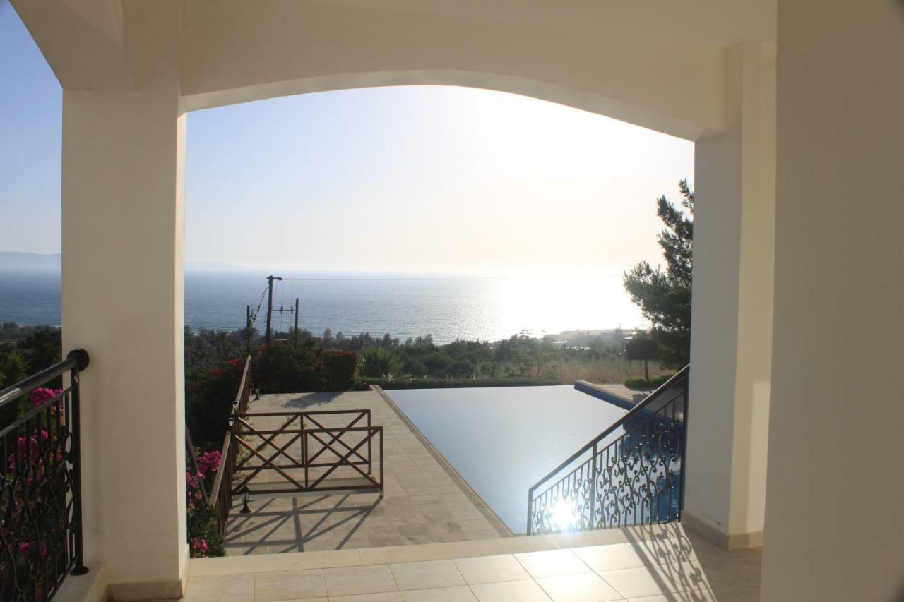 Martika Luxury Villa Agia Marina  المظهر الخارجي الصورة